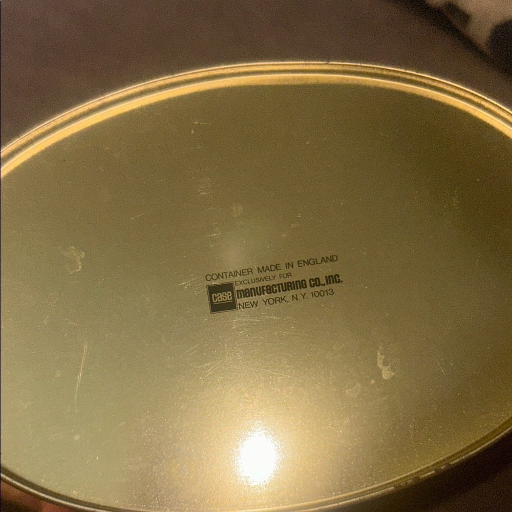 ❤️2/$15 Vintage Harpers Soap Round Tin Box - Picture 5 of 7